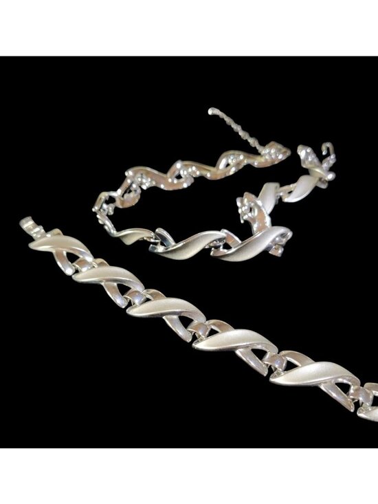 Crown Trifari Jewelry - Vintage Crown Trifari Brushed Silver-Tone Metal Necklace & Bracelet Set
